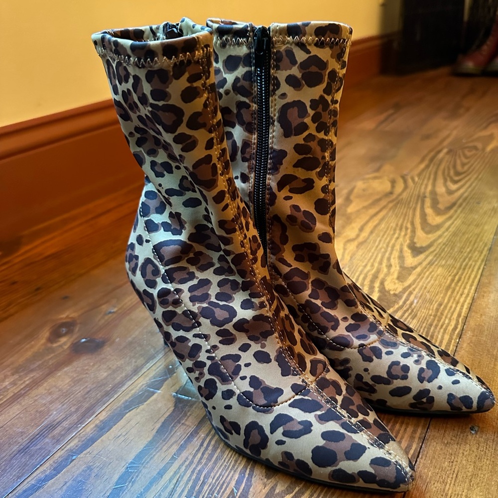 Dillard's Women's Brown and Tan Footwear 🐆